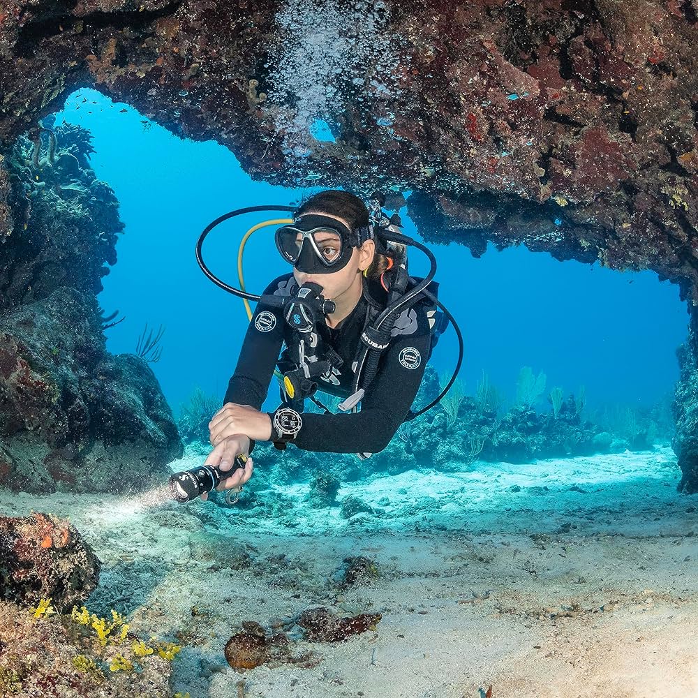 The Perfect Gift for Scuba Divers: Best Dive Lights and Torches for Christmas