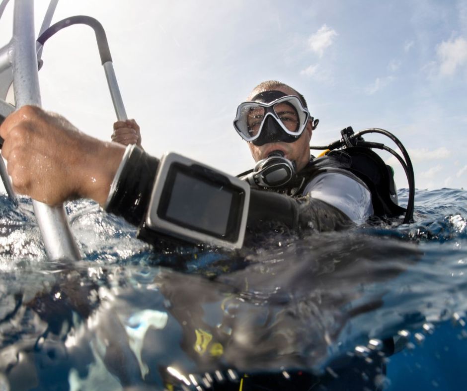 Top 3 Dive Computers For Beginner Scuba Divers