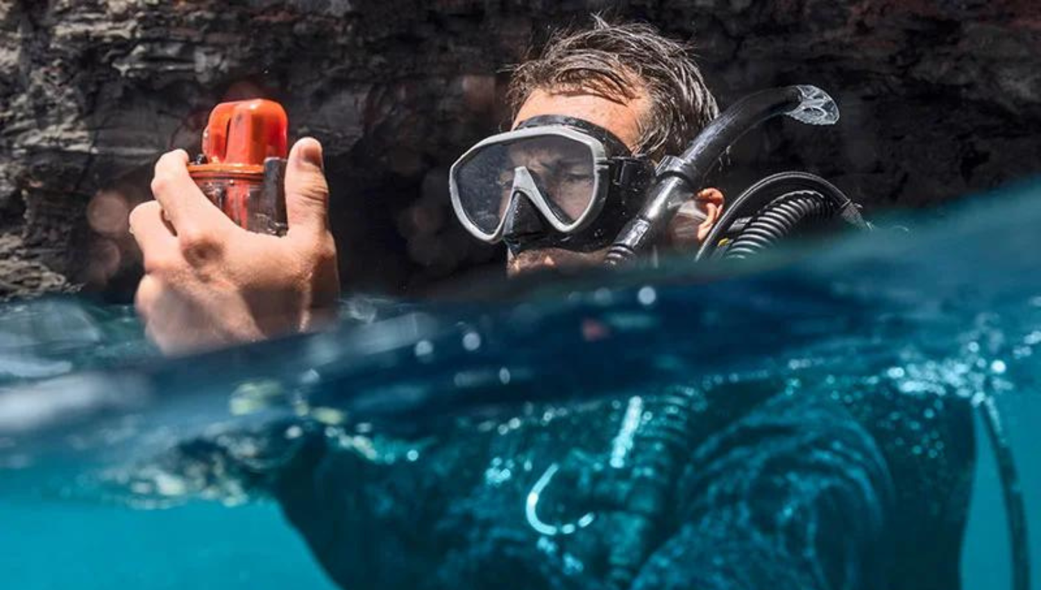 Exploring the Depths Safely: How the Garmin InReach® Mini 2 Elevates Diving Adventures